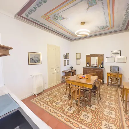 Holiday home Casa Viberti, Dimora Storica Con Vista Mozzafiato Sulle Langhe Serralunga d'Alba