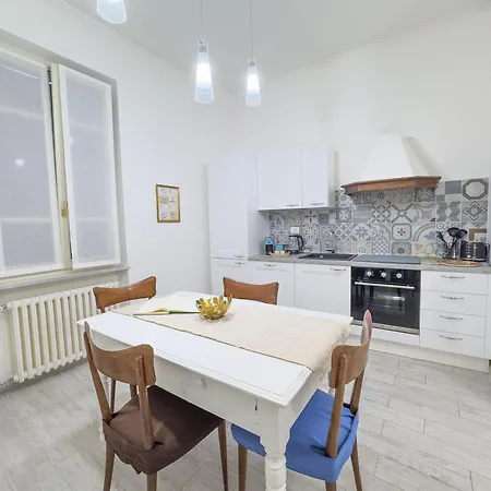 Casa Viberti, Dimora Storica Con Vista Mozzafiato Sulle Langhe *
