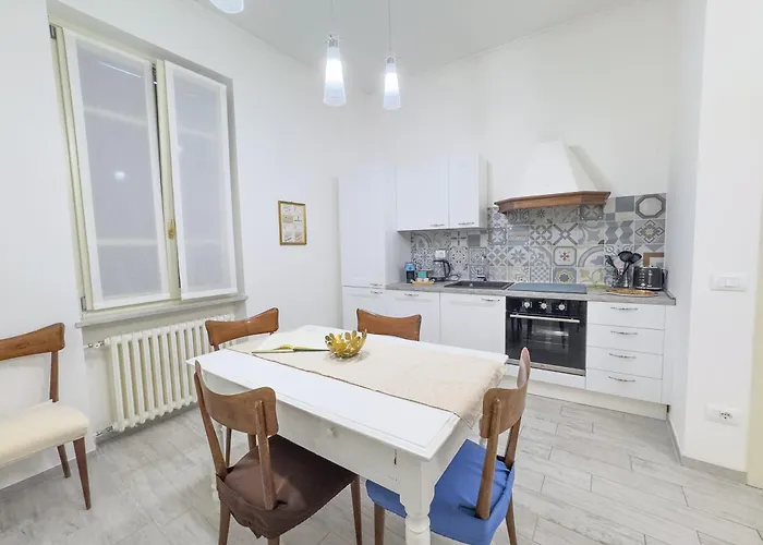 Casa Viberti, Dimora Storica Con Vista Mozzafiato Sulle Langhe *