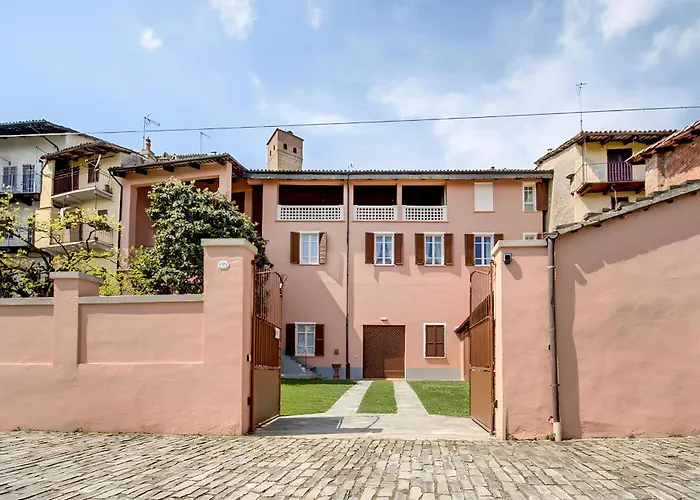 Feriehus Casa Viberti, Dimora Storica Con Vista Mozzafiato Sulle Langhe *